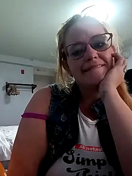 Snapshot of CutiepieMandii143 chatting on 21, 3, 2025 CutiepieMandii143 online show from 21, 3, 2025