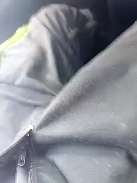 Snapshot of Dam70 chatting on 6, 10, 2025 Dam70 online show from 6, 10, 2025