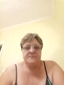 Snapshot of ElzaJewel chatting on 28, 9, 2025 ElzaJewel online show from 28, 9, 2025