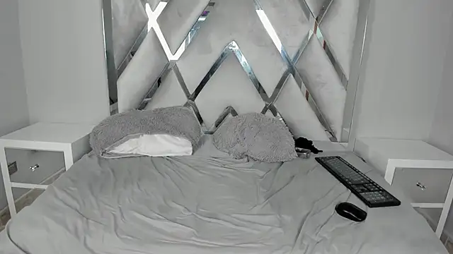 Snapshot of Your_Lady_Milf chatting on 19, 3, 2025 Your Lady Milf online show from 19, 3, 2025