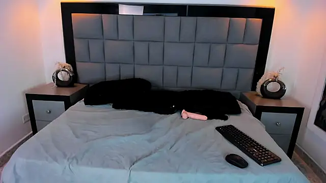 Snapshot of Your_Lady_Milf chatting on 20, 3, 2025 Your Lady Milf online show from 20, 3, 2025