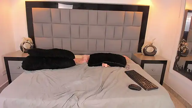 Snapshot of Your_Lady_Milf chatting on 22, 3, 2025 Your Lady Milf online show from 22, 3, 2025