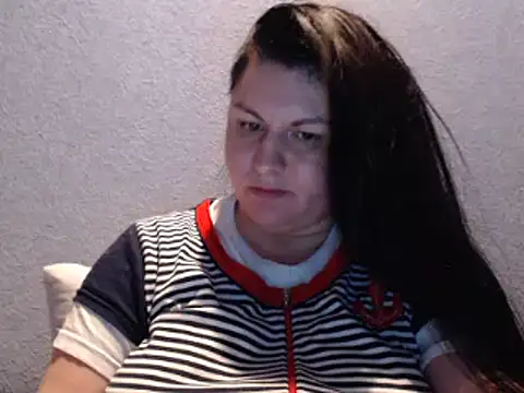 KiraSwee online show from 9, 10, 2025