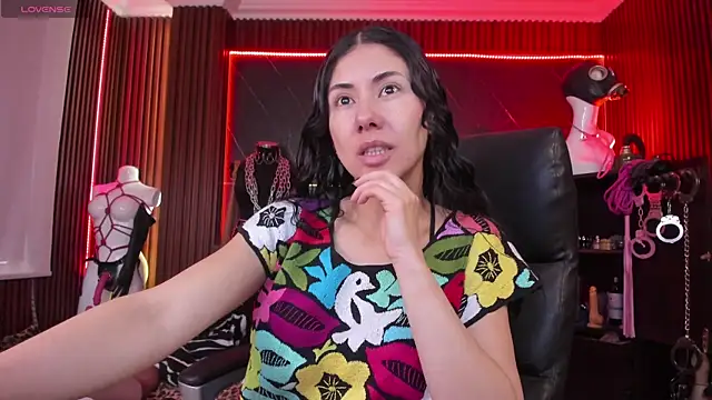 XiaQueen online show from 4, 12, 2025