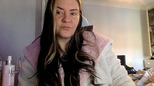 Snapshot of AureliaXOX chatting on 5, 2, 2025 AureliaXOX online show from 5, 2, 2025