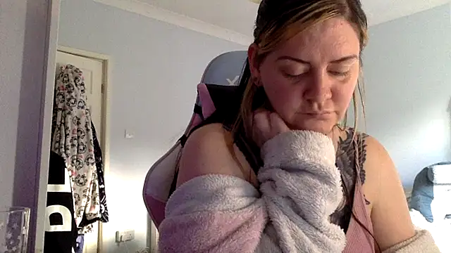 Snapshot of AureliaXOX chatting on 22, 2, 2025 AureliaXOX online show from 22, 2, 2025