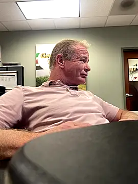 Snapshot of hintly chatting on 4, 12, 2025 hintly online show from 4, 12, 2025