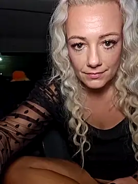 Snapshot of TessaWayne chatting on 14, 12, 2025 TessaWayne online show from 14, 12, 2025