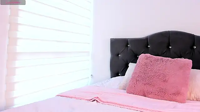 GABBY CULLEN online show from 8, 11, 2025