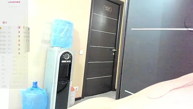 Snapshot of Amely_Li1 chatting on 12, 3, 2025 Amely Li1 online show from 12, 3, 2025