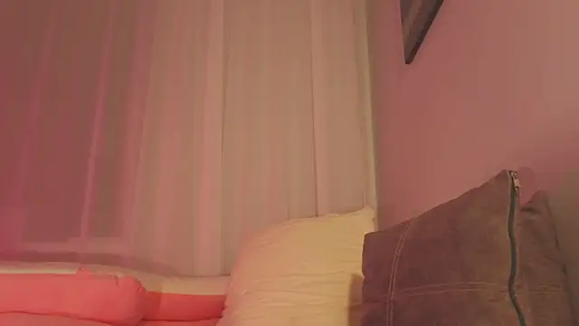 Mia Luw online show from 14, 6, 2026