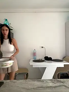 Celine Roxelle online show from 9, 9, 2025