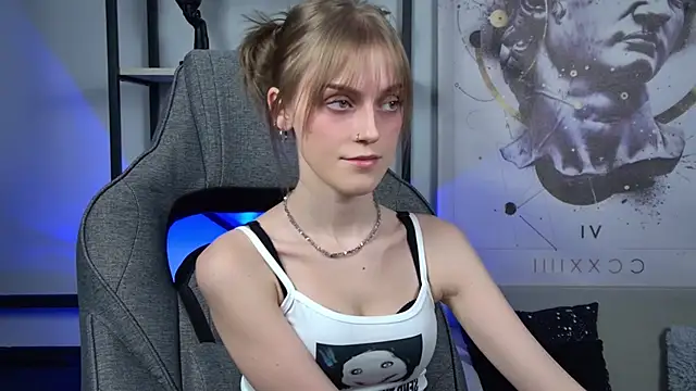 KiraMontoya online show from 13, 3, 2026