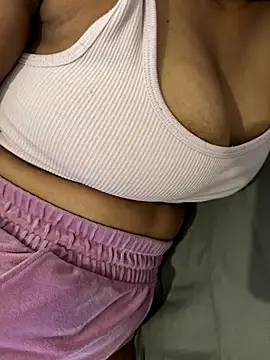 Snapshot of shakybabyx chatting on 18, 10, 2025 shakybabyx online show from 18, 10, 2025