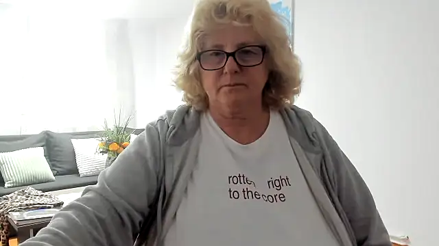 Snapshot of NoraJohnson6 chatting on 29, 9, 2025 NoraJohnson6 online show from 29, 9, 2025