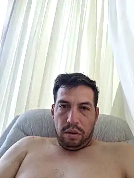 Snapshot of reyarturs13 chatting on 13, 2, 2025 reyarturs13 online show from 13, 2, 2025