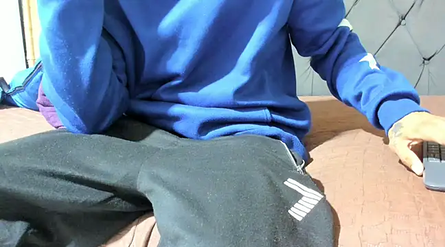 Snapshot of guyeifmaxiro chatting on 23, 2, 2025 guyeifmaxiro online show from 23, 2, 2025