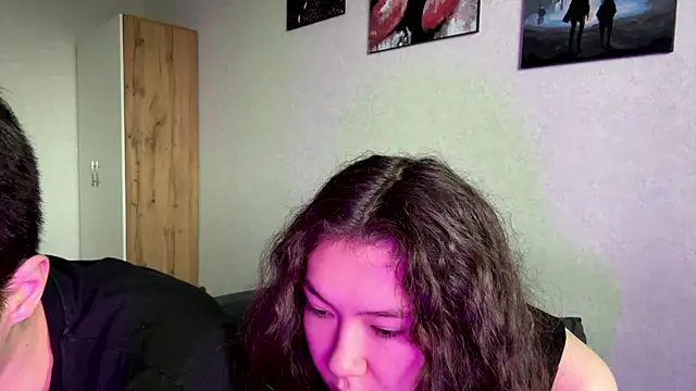 Snapshot of Tw1nFlame chatting on 8, 11, 2025 Tw1nFlame online show from 8, 11, 2025