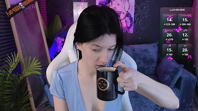 roxy riot  online show from 5, 11, 2025