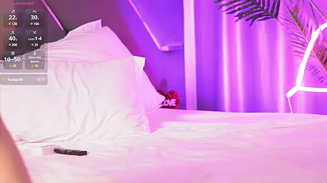 Snapshot of LilaRoses chatting on 8, 3, 2025 LilaRoses online show from 8, 3, 2025