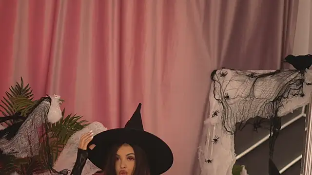 Snapshot of LilaRoses chatting on 24, 10, 2025 LilaRoses online show from 24, 10, 2025