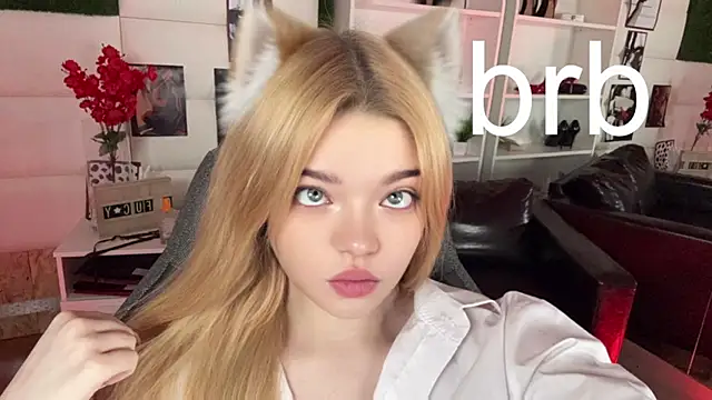 Snapshot of AdeleCartier chatting on 27, 2, 2025 AdeleCartier online show from 27, 2, 2025