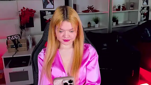 Snapshot of AdeleCartier chatting on 28, 2, 2025 AdeleCartier online show from 28, 2, 2025