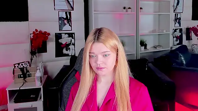 Snapshot of AdeleCartier chatting on 2, 3, 2025 AdeleCartier online show from 2, 3, 2025