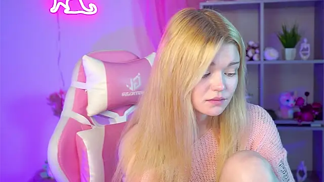 Snapshot of AdeleCartier chatting on 22, 3, 2025 AdeleCartier online show from 22, 3, 2025