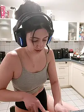 Snapshot of Gamergirl-Linela chatting on 21, 11, 2025 Gamergirl-Linela online show from 21, 11, 2025