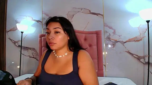 Snapshot of Sophia_Brunett chatting on 21, 12, 2025 Sophia Brunett online show from 21, 12, 2025