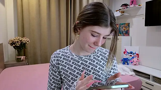 Snapshot of Bella_amory chatting on 10, 3, 2026 Bella amory online show from 10, 3, 2026