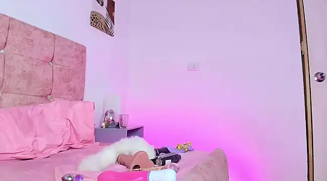 Skye Moore online show from 24, 2, 2025