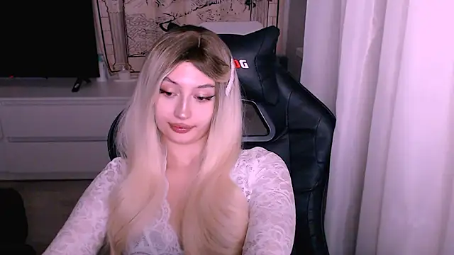 beauty blonde online show from 1, 12, 2025