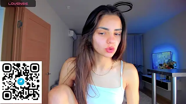 Snapshot of EmiliaZen chatting on 27, 10, 2025 EmiliaZen online show from 27, 10, 2025