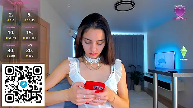 Snapshot of EmiliaZen chatting on 8, 11, 2025 EmiliaZen online show from 8, 11, 2025