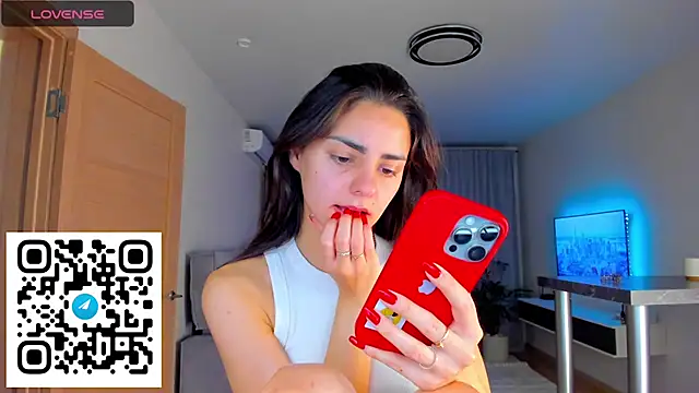 Snapshot of EmiliaZen chatting on 9, 11, 2025 EmiliaZen online show from 9, 11, 2025