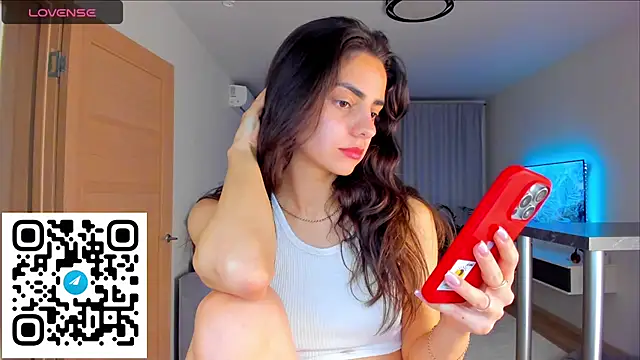 Snapshot of EmiliaZen chatting on 11, 11, 2025 EmiliaZen online show from 11, 11, 2025