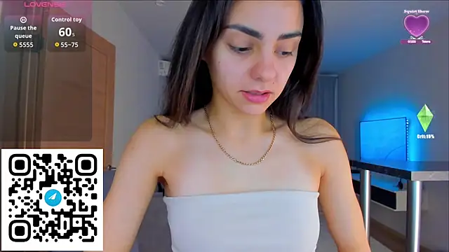 Snapshot of EmiliaZen chatting on 12, 11, 2025 EmiliaZen online show from 12, 11, 2025