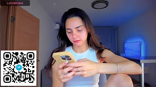 Snapshot of EmiliaZen chatting on 24, 11, 2025 EmiliaZen online show from 24, 11, 2025