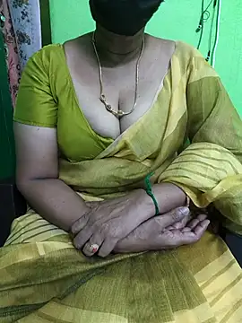 Snapshot of niiveditha chatting on 18, 3, 2025 niiveditha online show from 18, 3, 2025