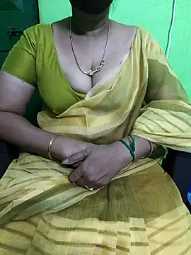 Snapshot of niiveditha chatting on 18, 3, 2025 niiveditha online show from 18, 3, 2025