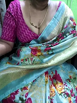 Snapshot of niiveditha chatting on 7, 10, 2025 niiveditha online show from 7, 10, 2025