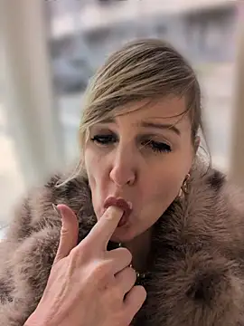 Sexybiene969 online show from 1, 4, 2026