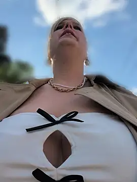 Snapshot of Sexybiene969 chatting on 22, 4, 2026 Sexybiene969 online show from 22, 4, 2026