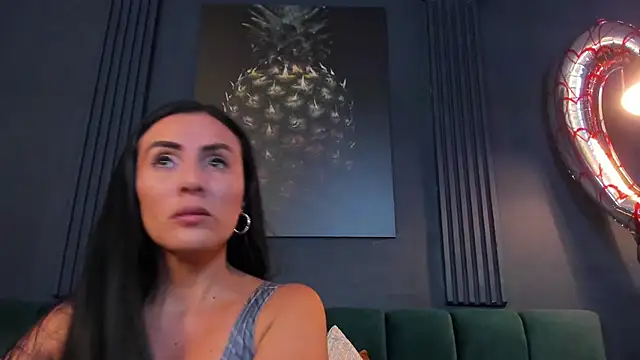 scarlet edwars online show from 27, 2, 2025