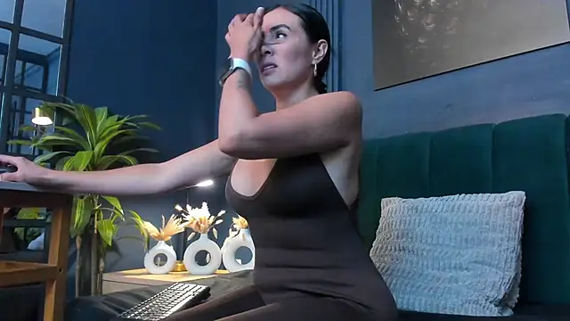 scarlet edwars online show from 10, 9, 2025