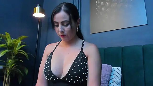 scarlet edwars online show from 25, 10, 2025