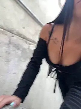 Laura-Khalifa online show from 11, 2, 2025