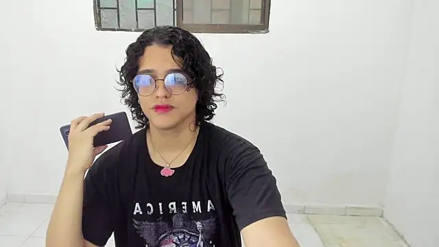 Snapshot of Diane_blossom chatting on 5, 12, 2025 Diane blossom online show from 5, 12, 2025